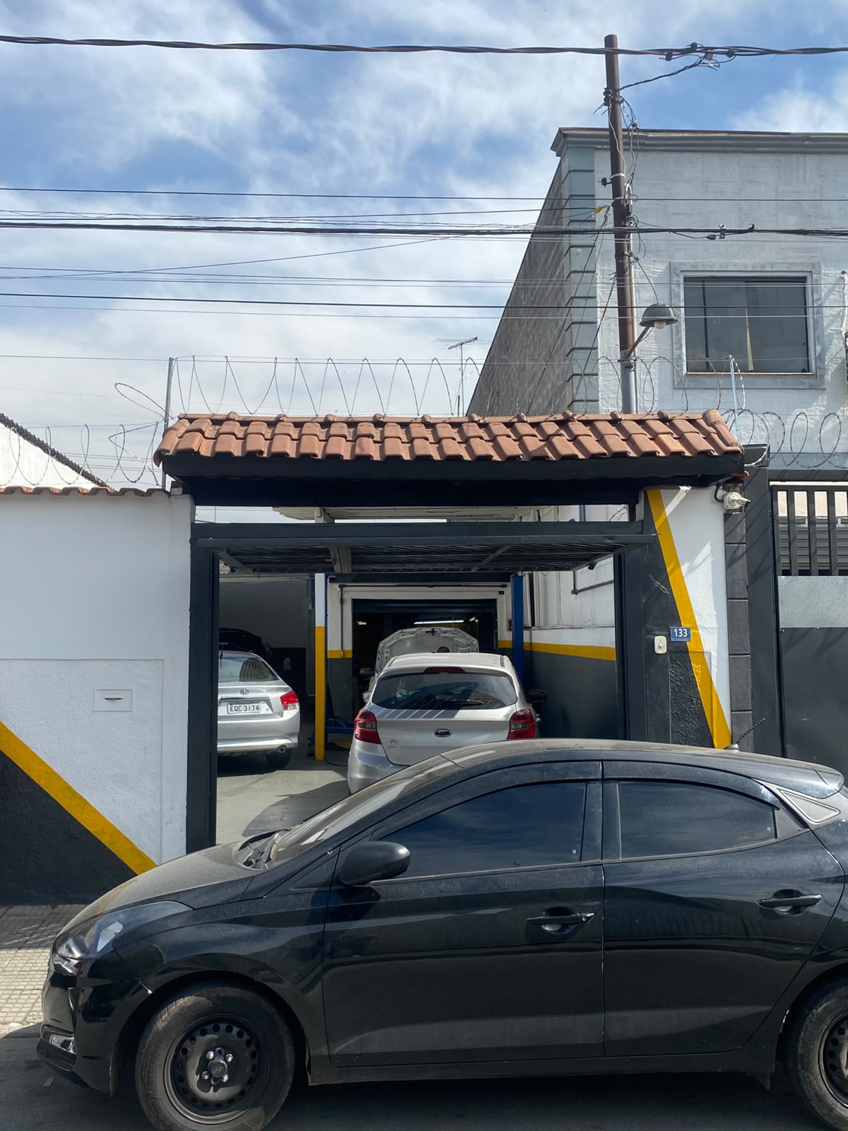 Fachada da Auto Mecânica Recar na R. Gilda, 133, em Guarulhos